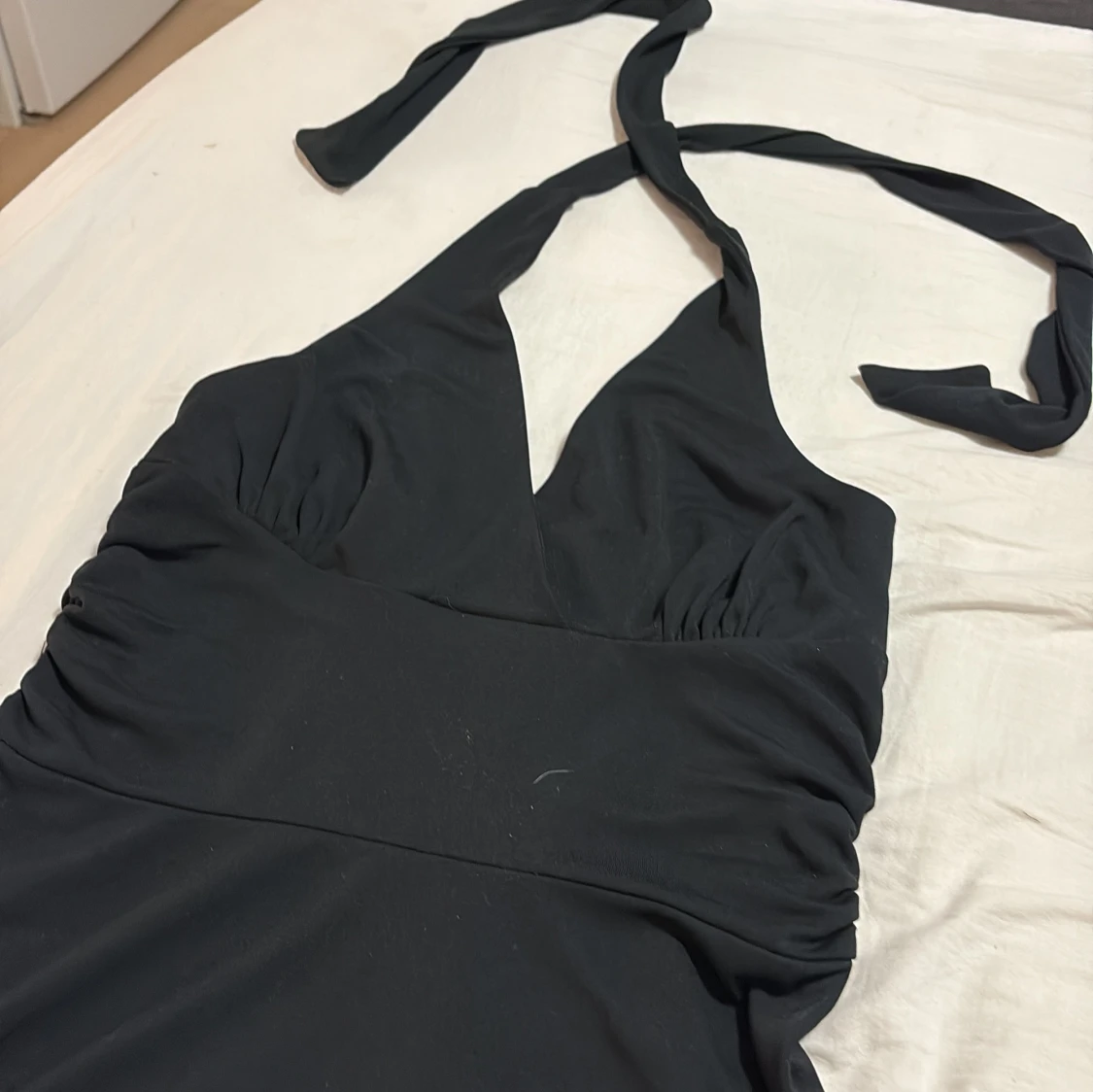 Svart vintage långklänning med halterneck från HM - 1