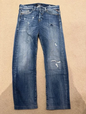 Replay Jeans - Tjenare! Vi säljer just nu ett par replay jeans i modellen waitom. Jeansen är i väldigt bra skick utan defekter. Nypris går dessa över 1000kr medans vi säljer för endast 299. Funderingar? Tveka inte, hör av er!💯