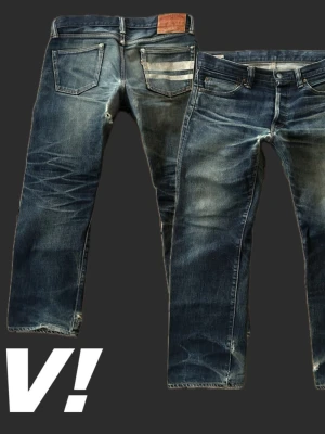 Momotaro GTB straight raw heavy japanese selvedge - Säljer ett par blå jeans från Momotaro Jeans, tillverkade i Okayama. Klassisk straight fit med slitningar och coola vita ränder på bakfickan. Jeansen har fem fickor, knappgylf och är gjorda i robust denim av bomull.                                           Momotaro gtb straight 92cm yb 70 ib 20cm benöppning 41cm midja