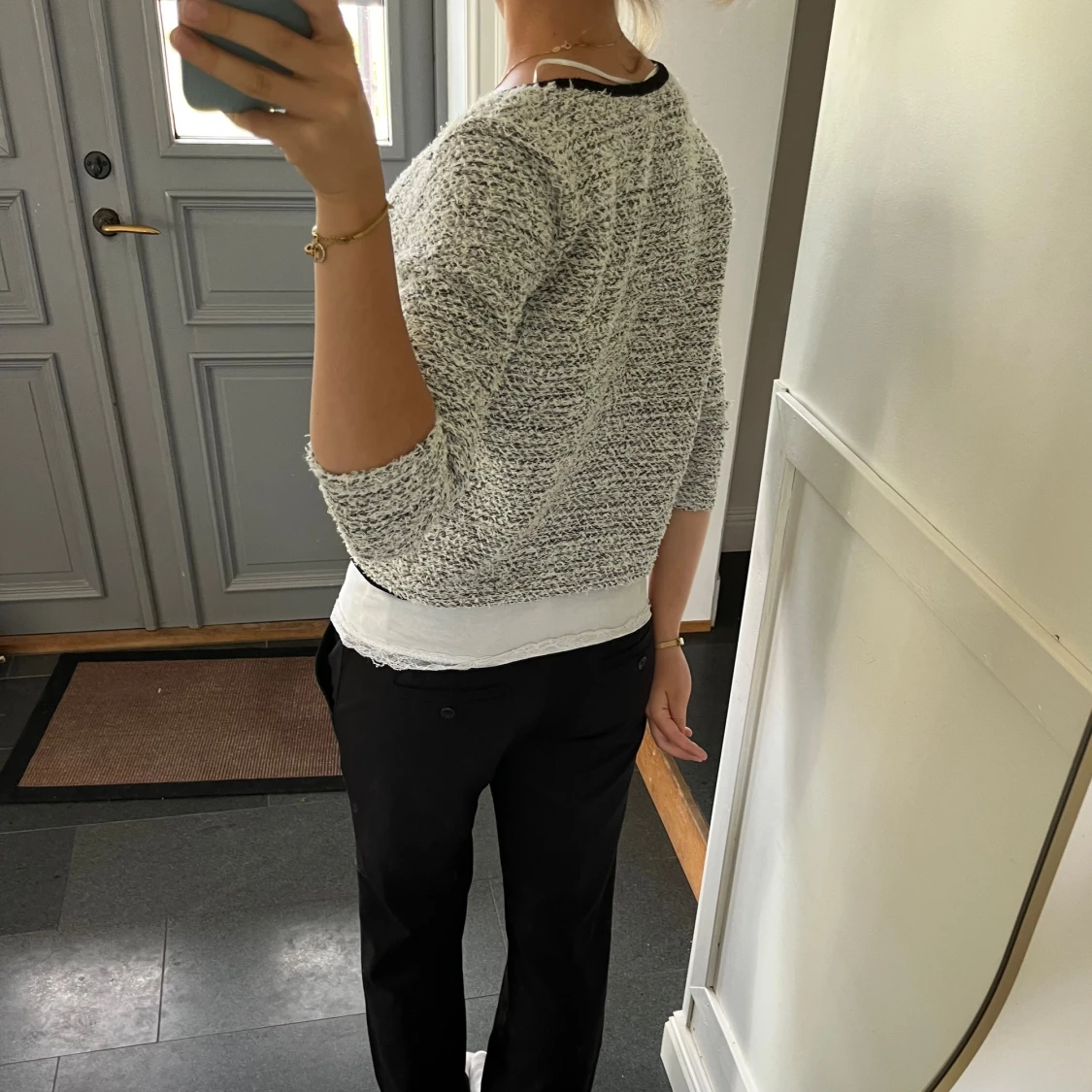 Grå stickad kofta  - 3