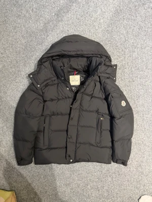Moncler vezere mens black puffer jacket - Size 2 (M). Used but still just as brand new. Bought on Vinted with item verification and came as 100% real. Receipt in DM