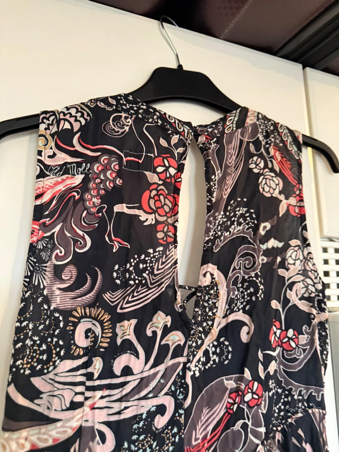 Svart långklänning med blommigt mönster - 5