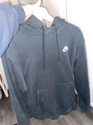 Nike hoodie - Nike hoodie, använd men inget som syns