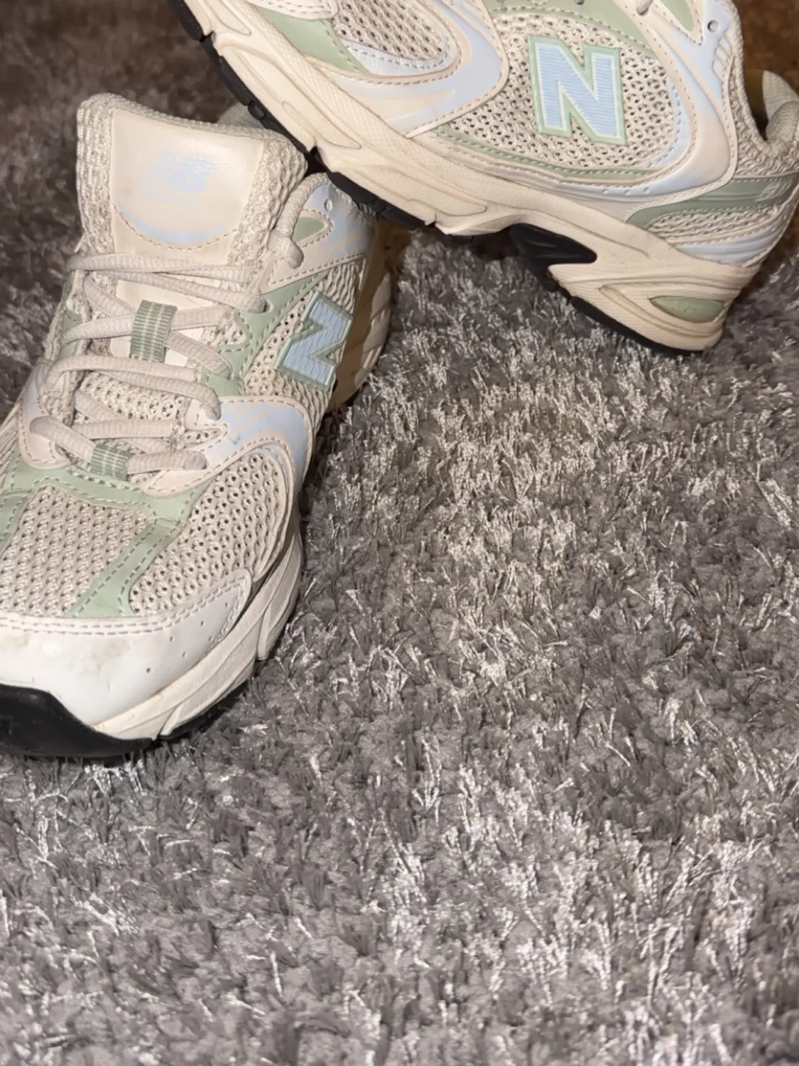 New Balance sneakers i beige och mint