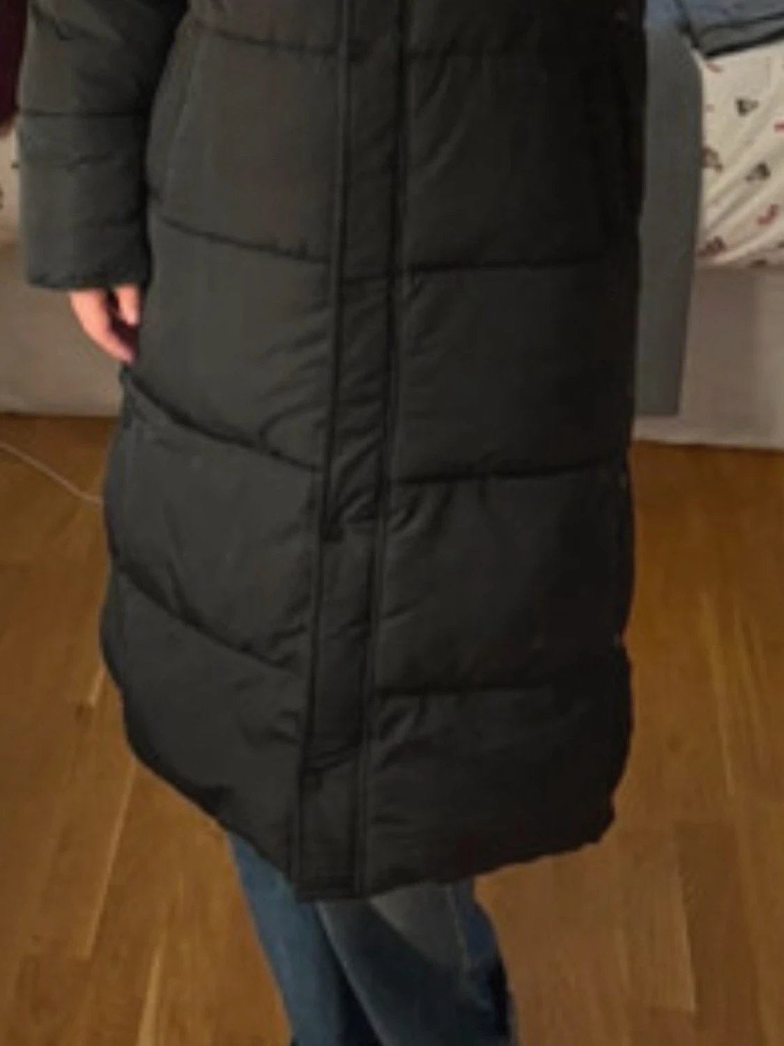 Svart lång pufferjacka från Nelly  - 3