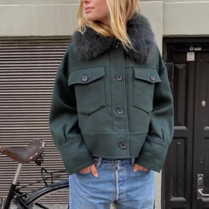 Meotine jacka  - Snygg grön meotine jacka , hör av er för fler bilder . Pris kan diskuteras 