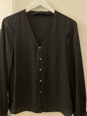 Gina tricot topp - Svart enkel topp, som ny