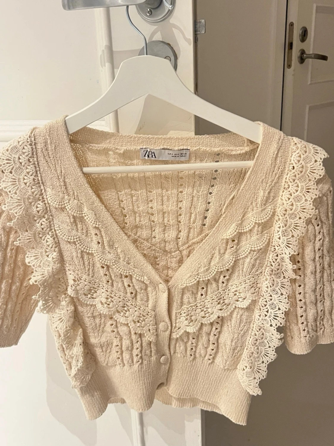 Beige croppad kofta från Zara - 1