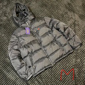 Ralph Lauren Jacka - Helt ny - Helt ny Ralph Lauren jacka  med tags. Både riktigt snygg och bekväm. Storlek M. Tveka inte ställa frågor vid intresse🙌