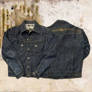 Raw Nudie Conny - Tjena! Säljer denna riktigt feta Vintage Nudie Jeans Jackan, modellen är Conny och är cirka 20år gammal i riktigt fint skick, Storlek Medium, hör av dig vid funderingar!🙌