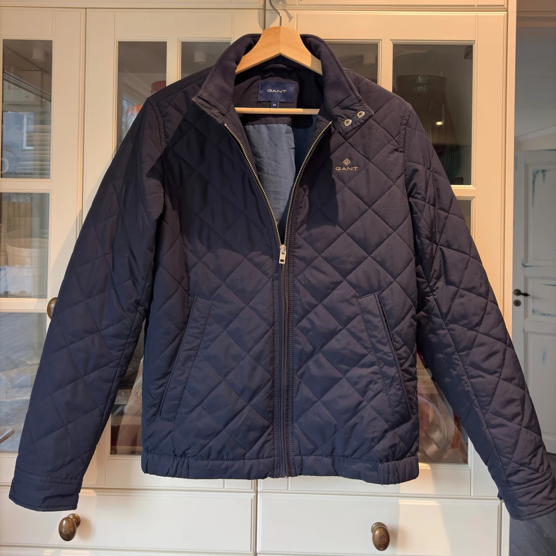 Mörkblå quiltad jacka Gant