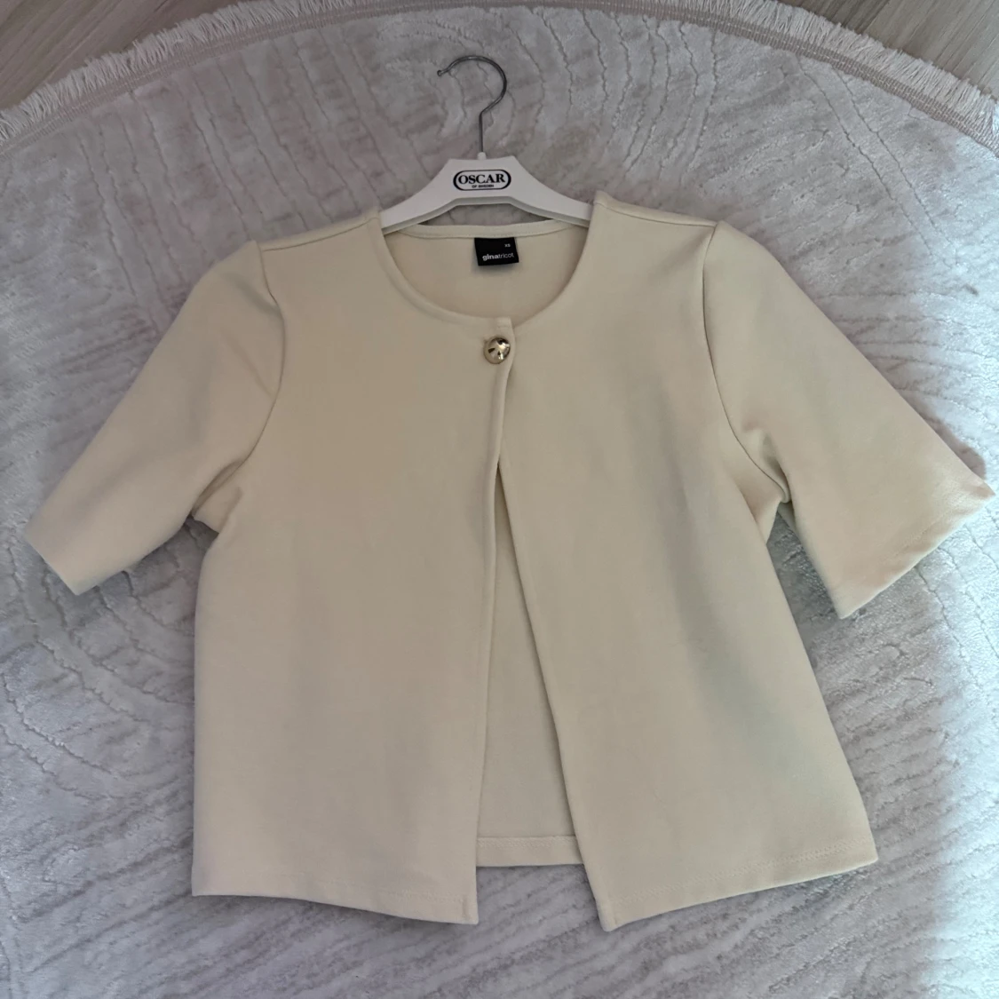 Beige cardigan jacka från Gina Tricot