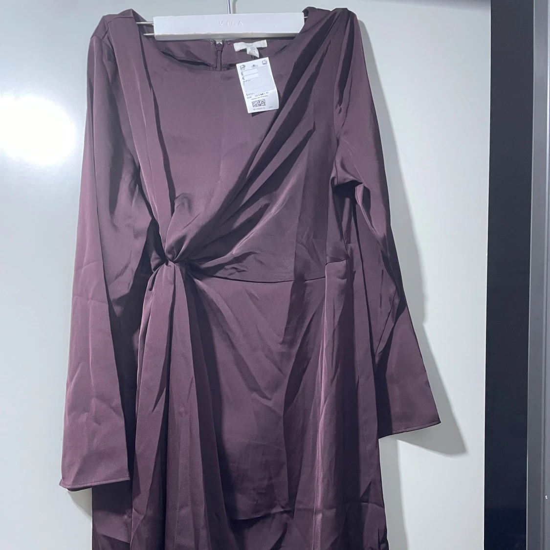 Vinröd omlottklänning från VILA - 1