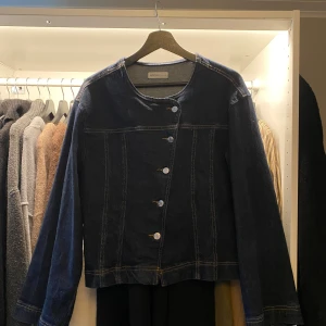 Jeansjacka/topp från Gina tricot  - Använd fåtal gånger, fint skick!