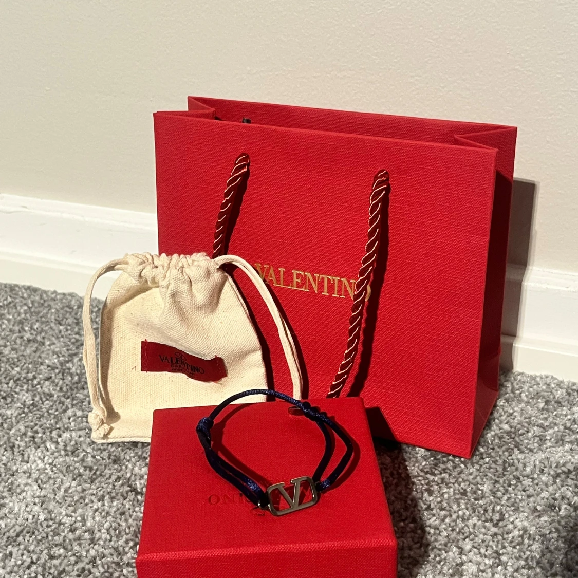  blått armband med Valentino-logga - 3