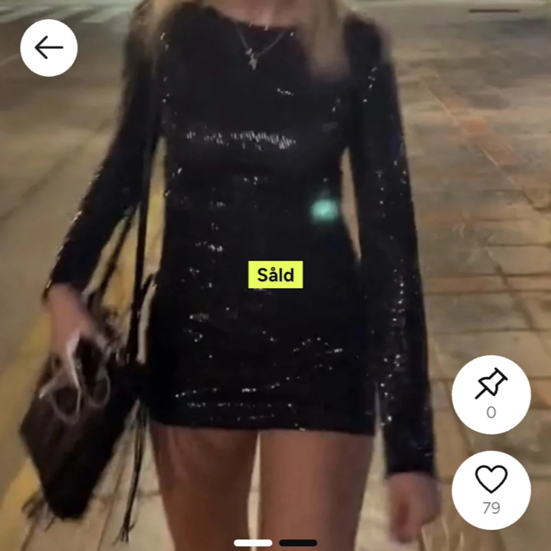 Svart glittrig långärmad klänning - 1