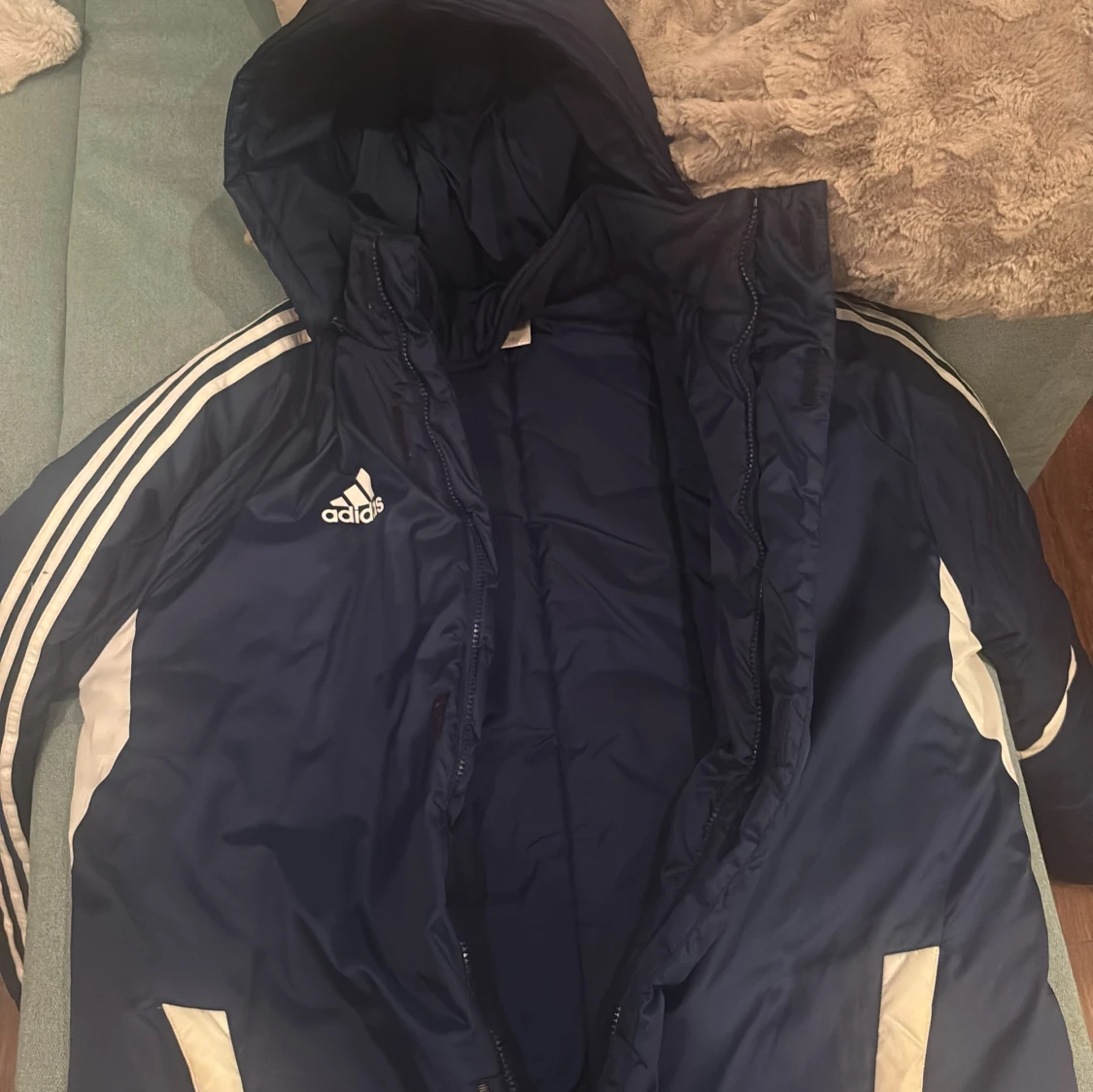 Blå Adidas pufferjacka med huva - 2
