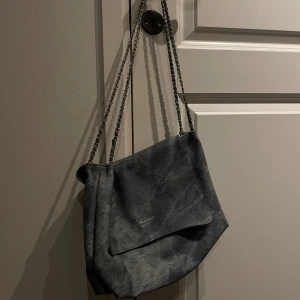 cool väska - aldrig använd, köpt för ett par år sedan kommer inte ihåg varifrån 