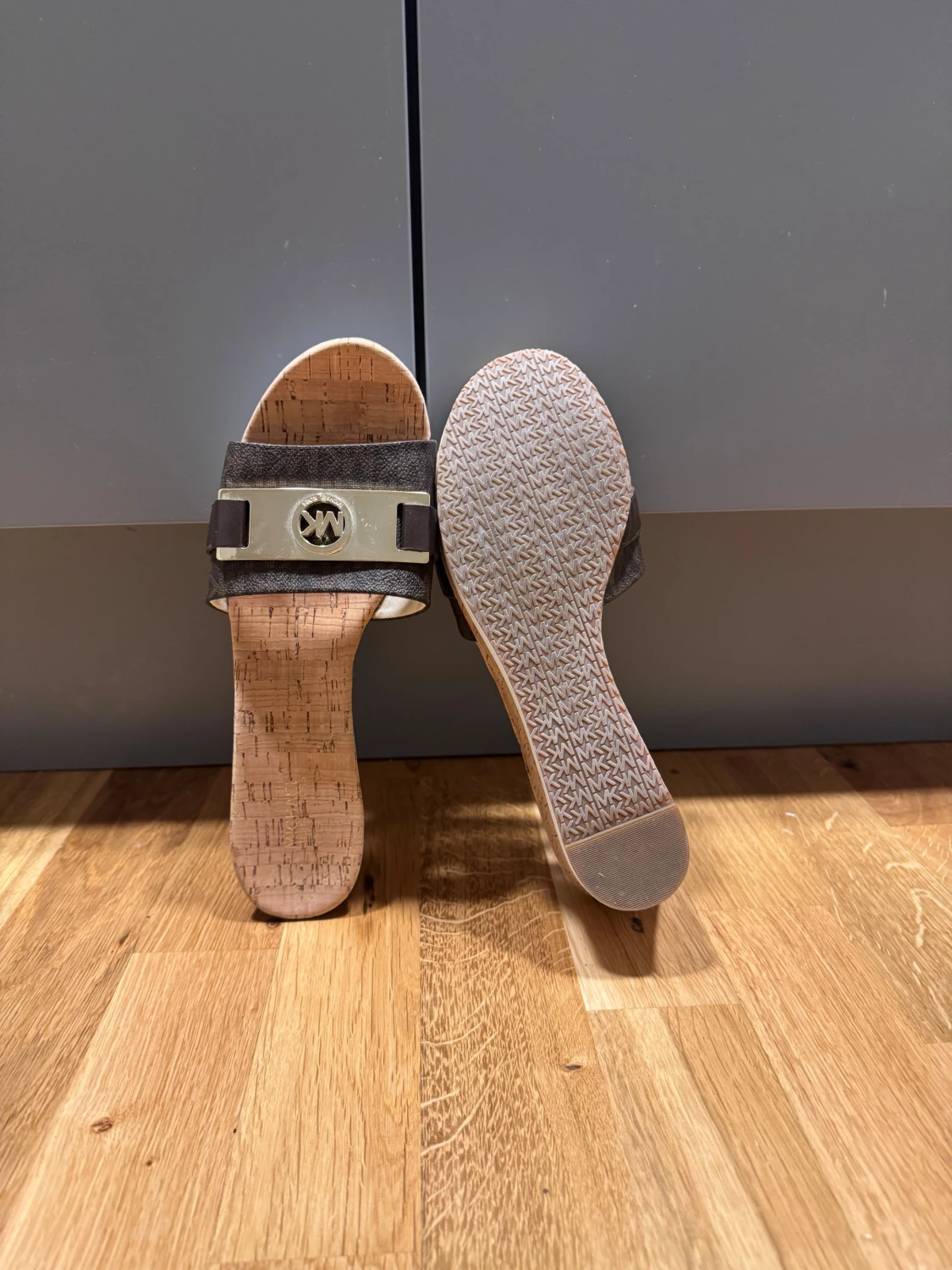 Michael Kors sandaler med korkkilklack - 3