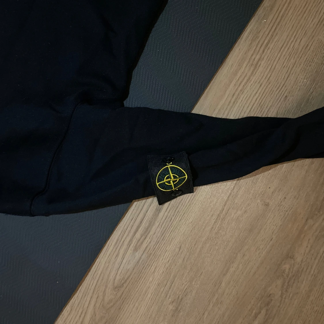 Svart hoodie från Stone Island - 3