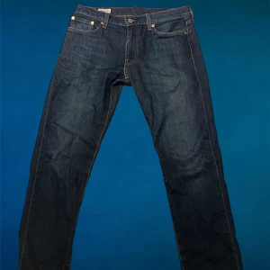 Levi's 501 Premium jeans mörkblå - Klassiska Levi's 501 Premium jeans i mörkblå tvätt. St 30x32