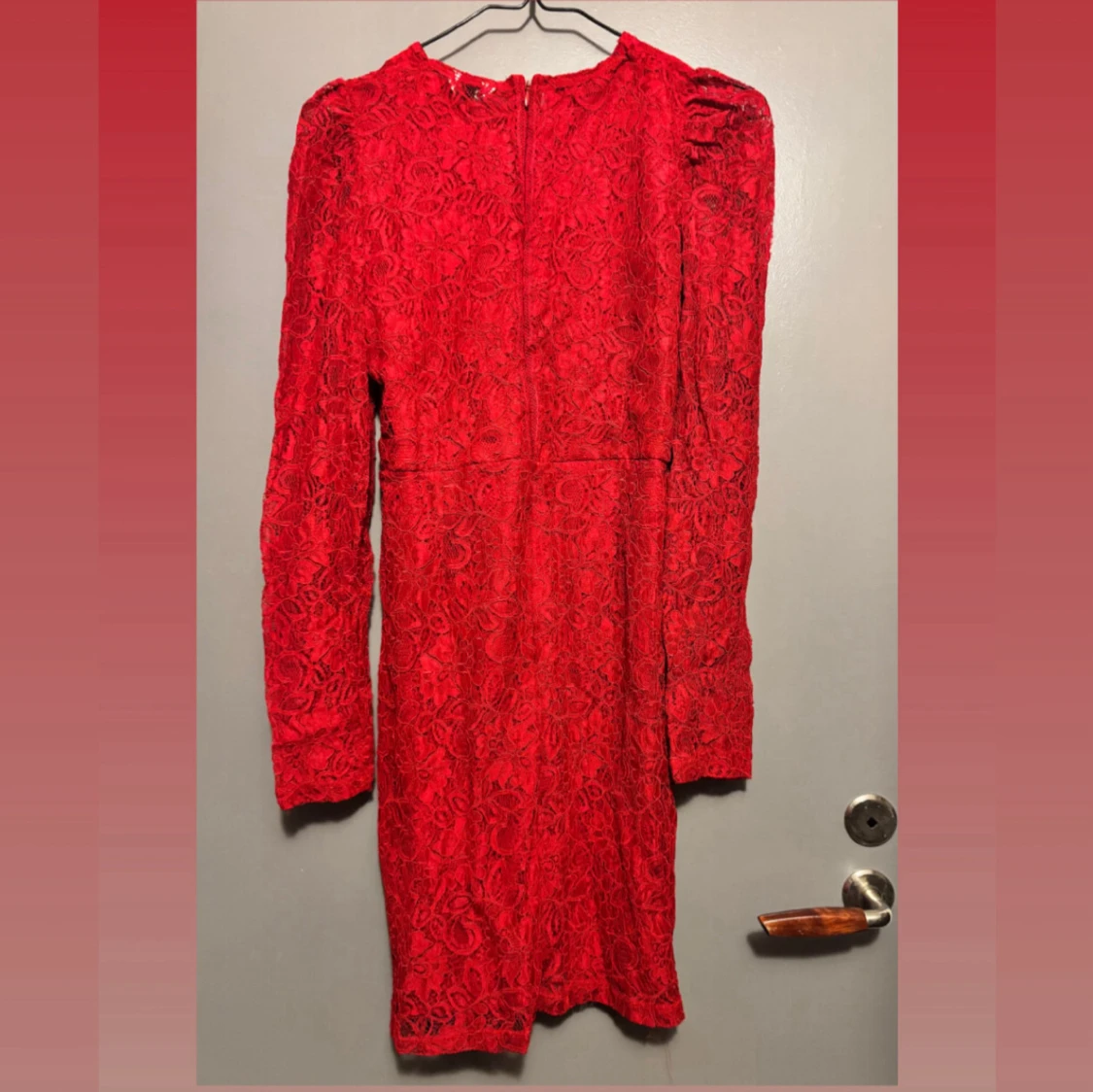 Röd spetsklänning med lång ärm - 1