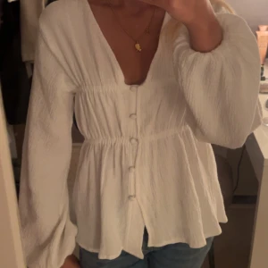 ASOS blus  - säljer denna blus från asos! använd 1 gång, inga defekter.