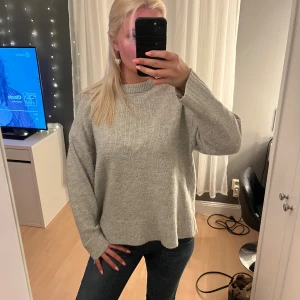 Stickad tröja  - Inga defekter 