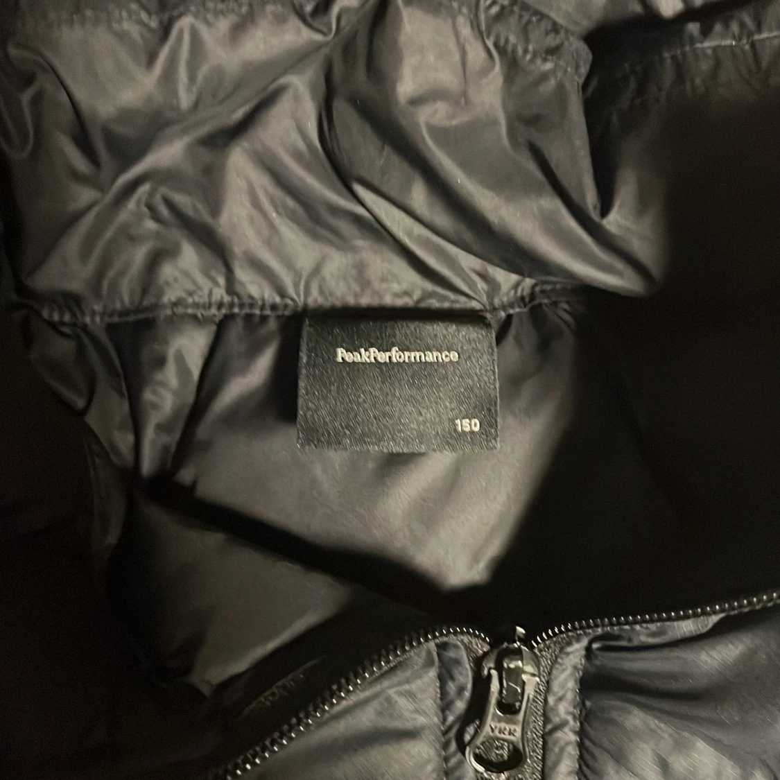 Svart Peak Performance dunjacka med huva - 3