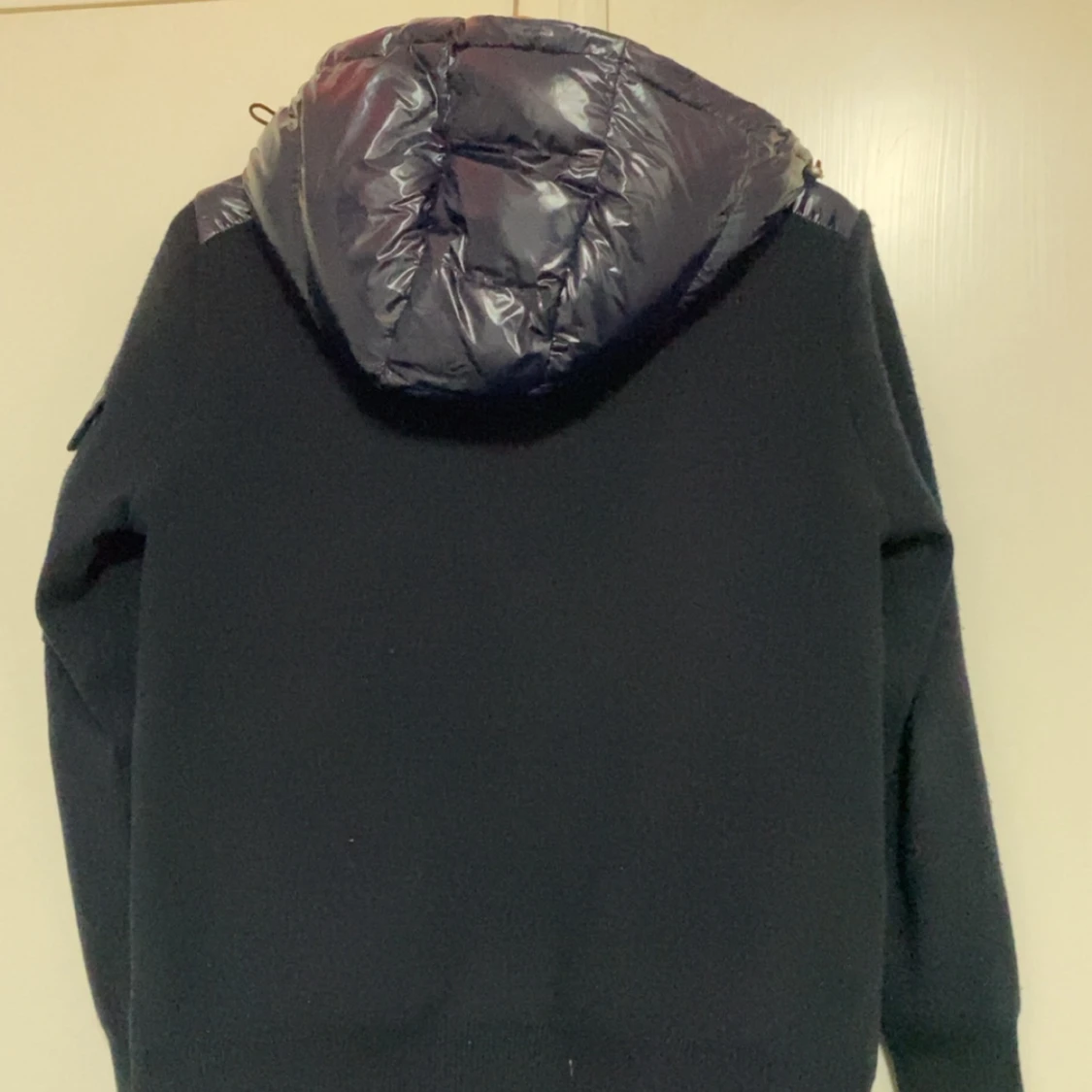 Svart pufferjacka från Moncler - 1