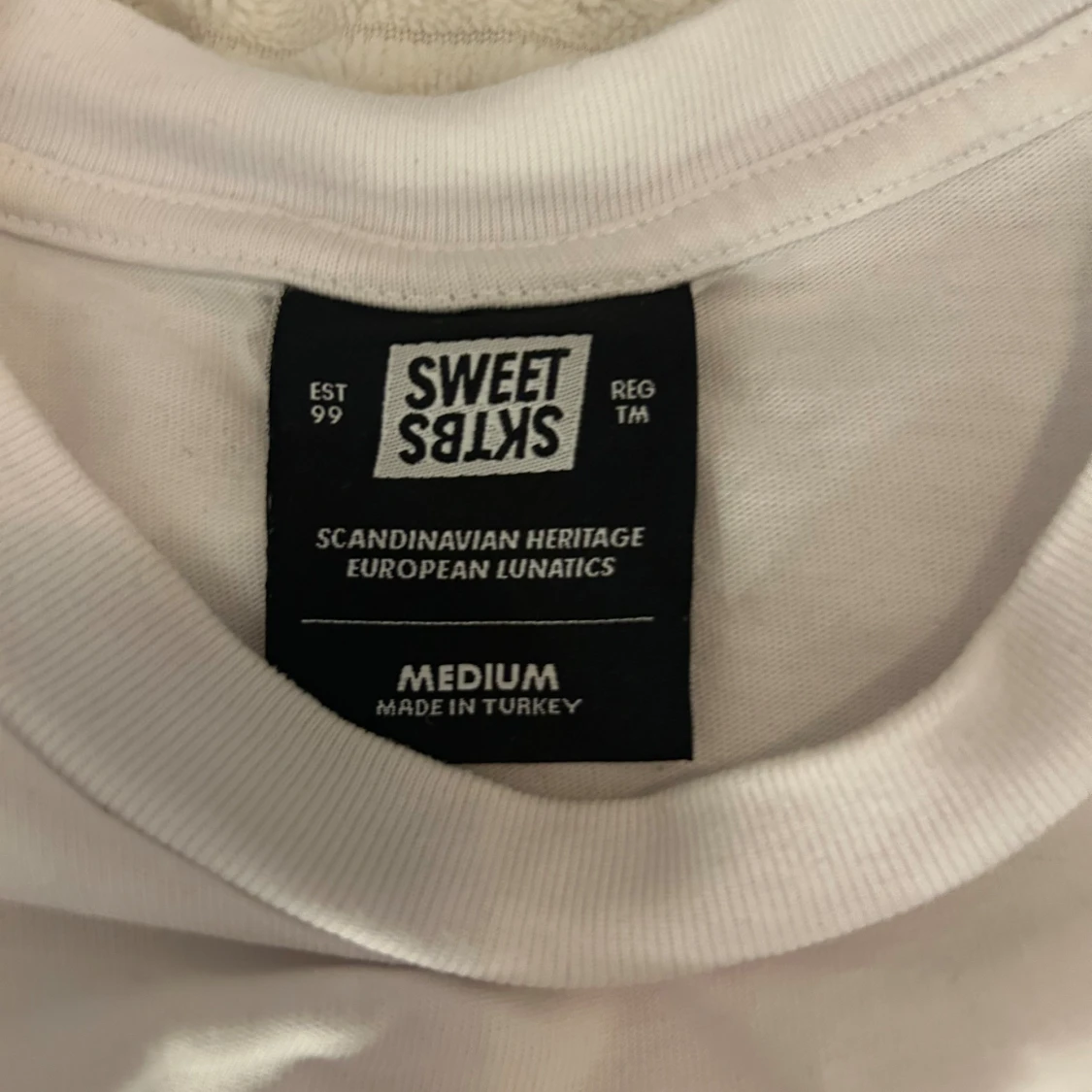 Vit t-shirt från Sweet SKTBS - 3