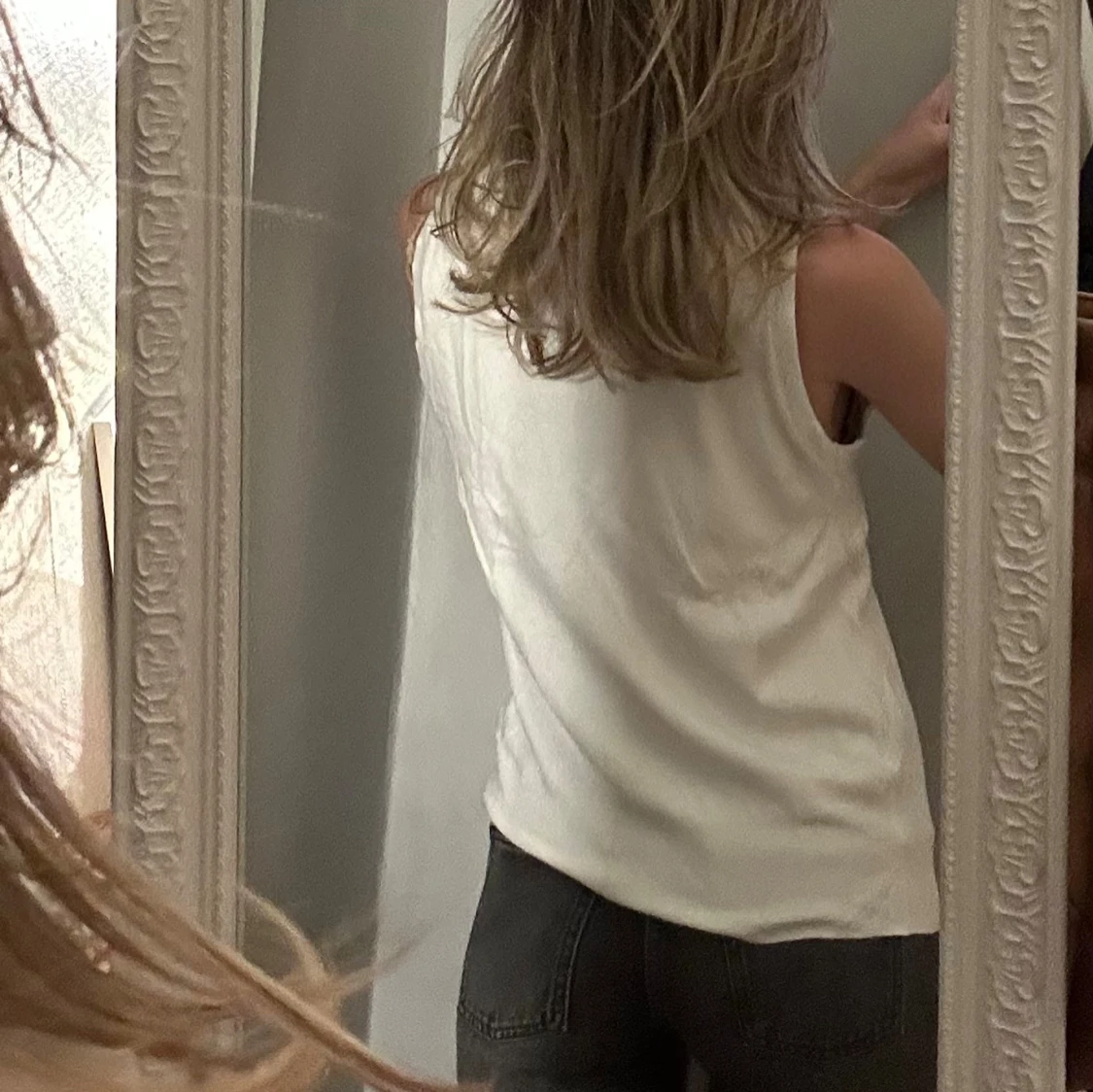 Vit ärmlös linnetopp - 2