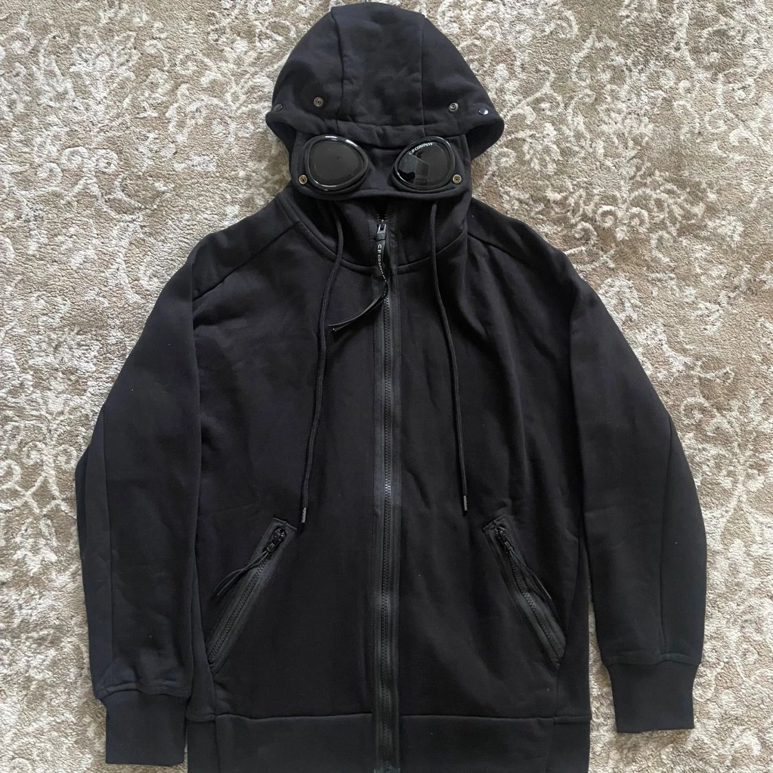 Svart zip hoodie C.P. Company