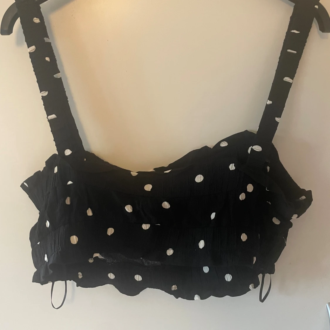 Svart prickig croppad topp H&M - 1