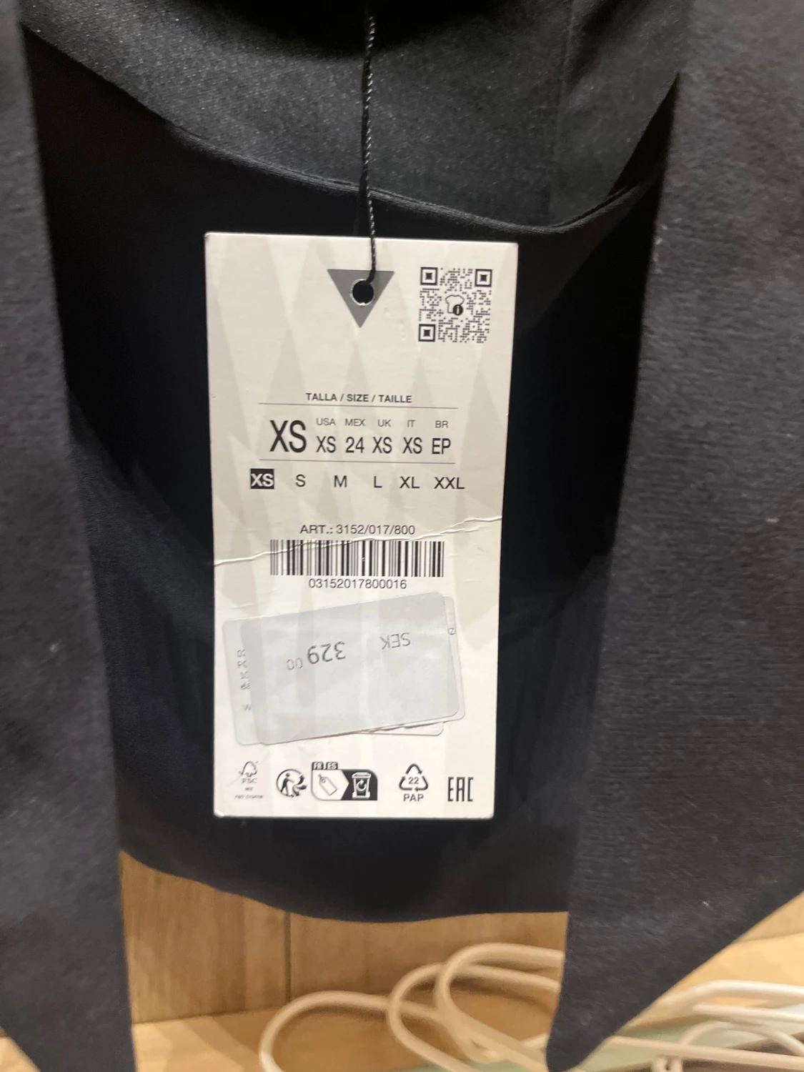 Svart topp med rosett från Zara XS - 2