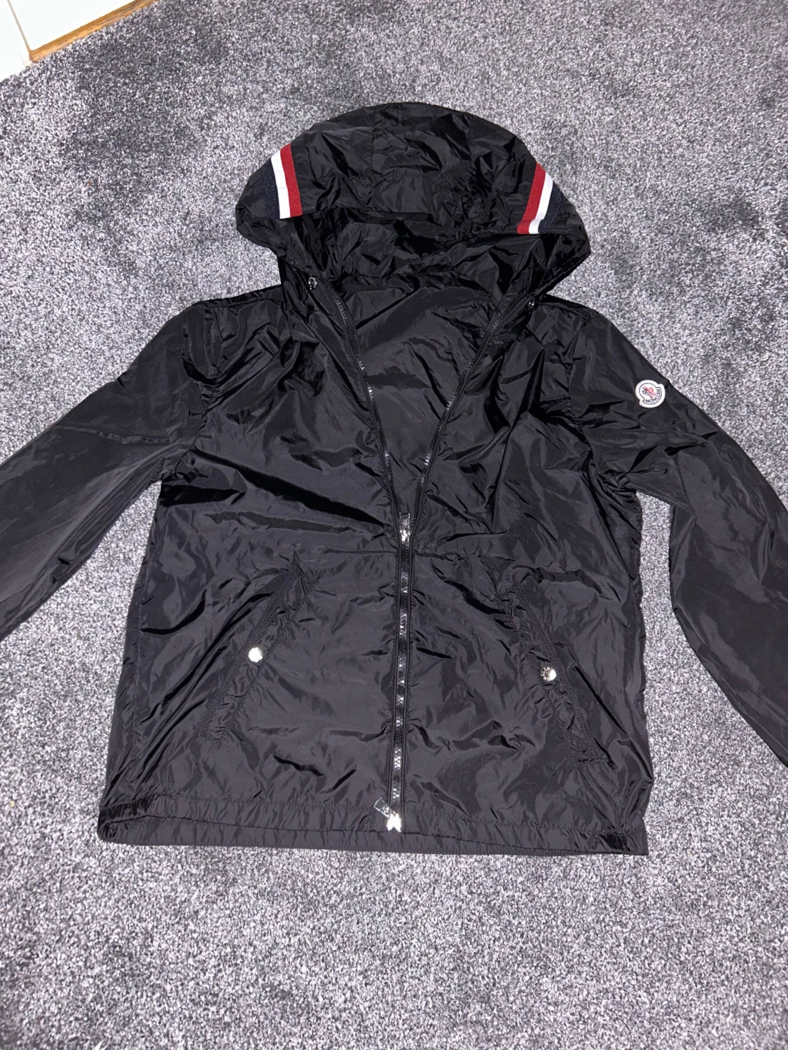 Svart moncler windbreaker
