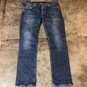 Nudie Jeans - Avreage Joe - feta avreage joe i strlk 33/32! bra skick och med en  skön fade👏