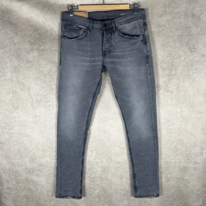 Dondup George | 32 - Dondup George jeans | Fint skick | Snygg grå färg | INGA BYTEN | Fraktar spårbart eller möts upp i Täby 