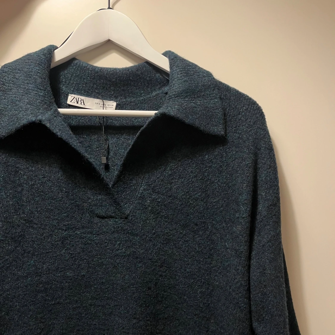 Mörkblå stickad klänning från Zara - 1