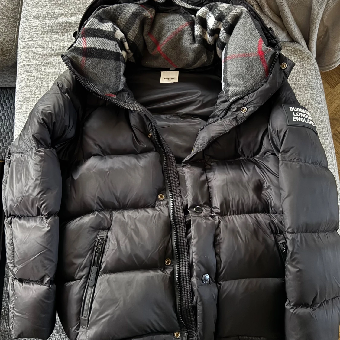 Svart pufferjacka från Burberry M