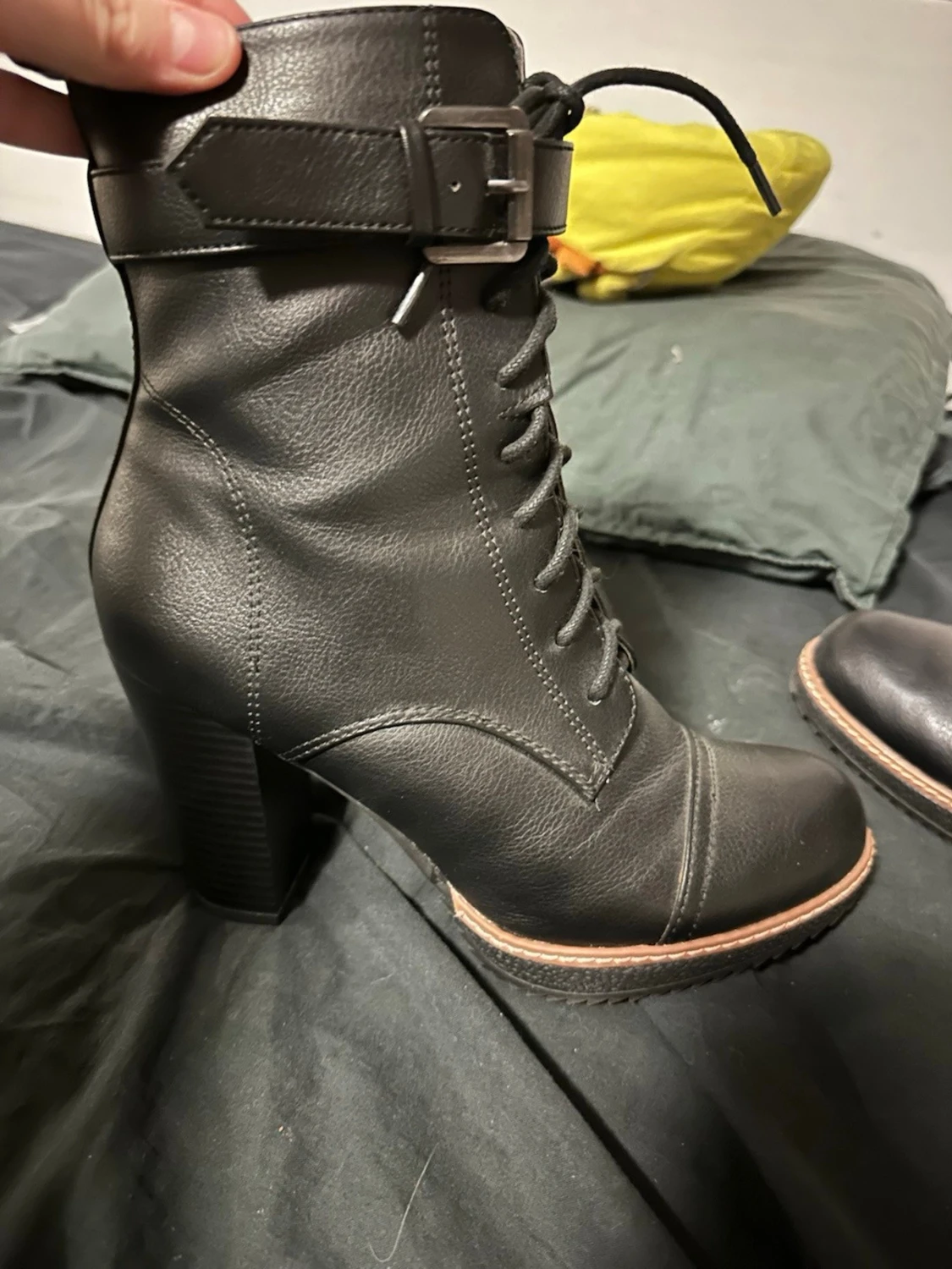 Svarta snörade stövletter med klack - 2