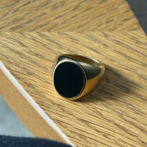 Ring - Unisex - Stainlessstål ring i storlek 16. Den är herr ring men funkar som unisex.
