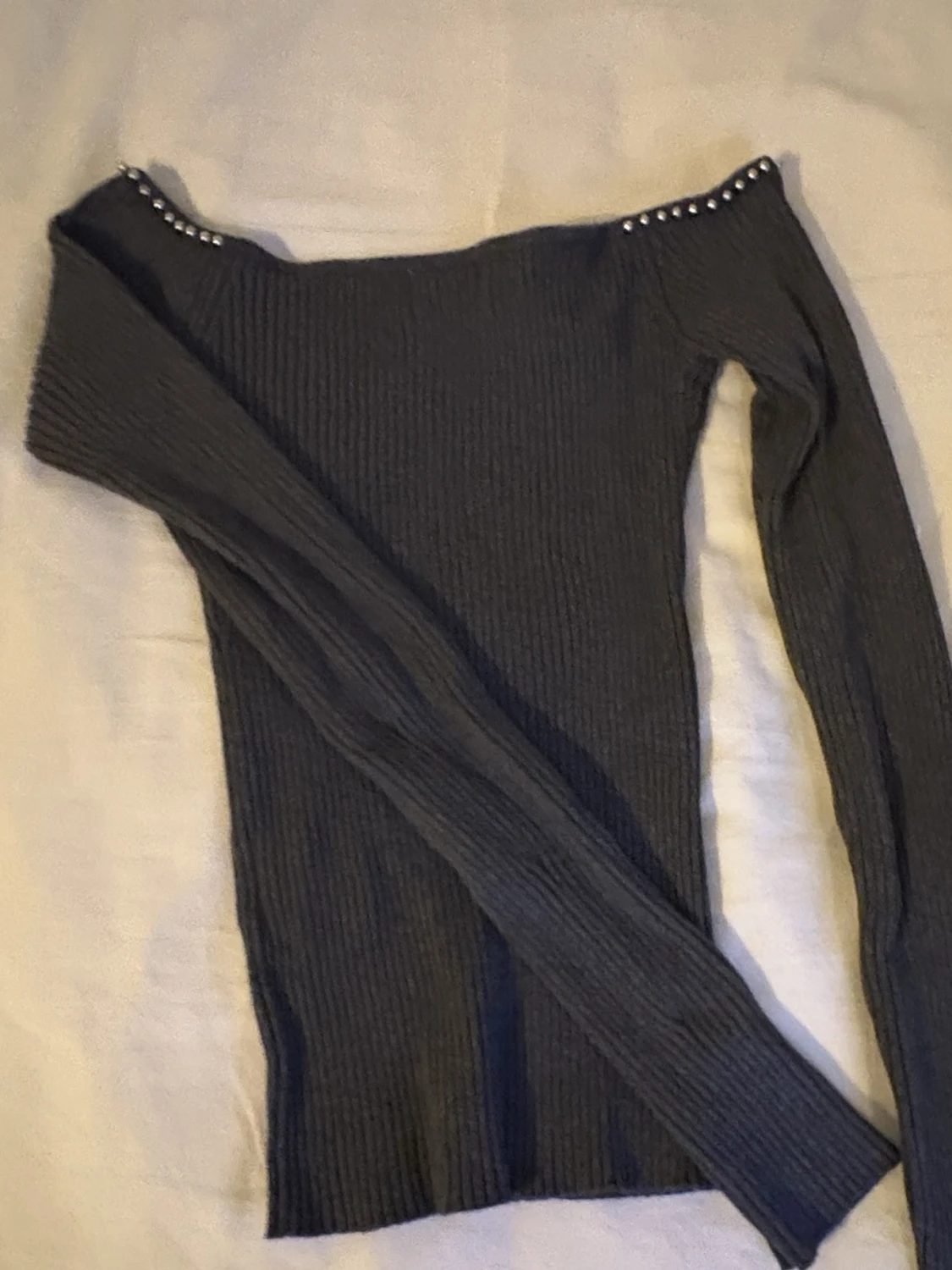 Mörkgrå ribbad offshoulder topp H&M - 3