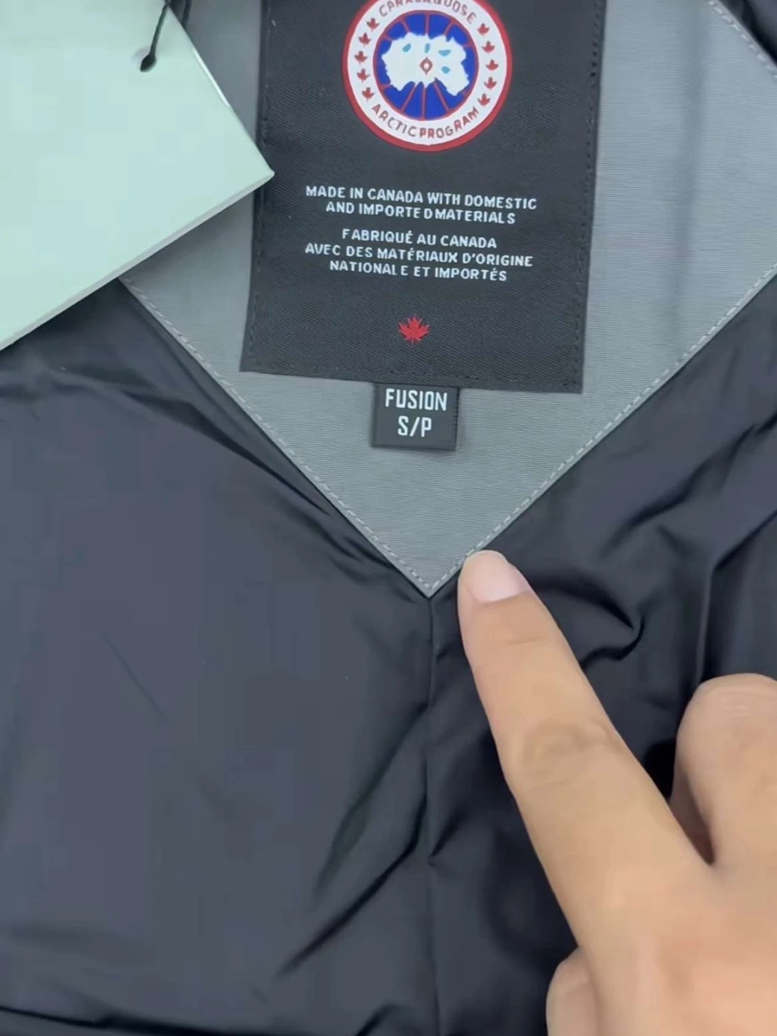 Grå pufferjacka från Canada Goose - 5