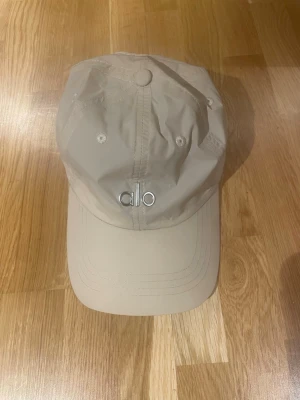 Alo yoga keps - Skit fet keps från alo yoga i nyskick