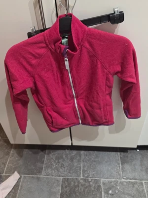 Rosa fleece jacka 130  - Rosa fleece strl 130n