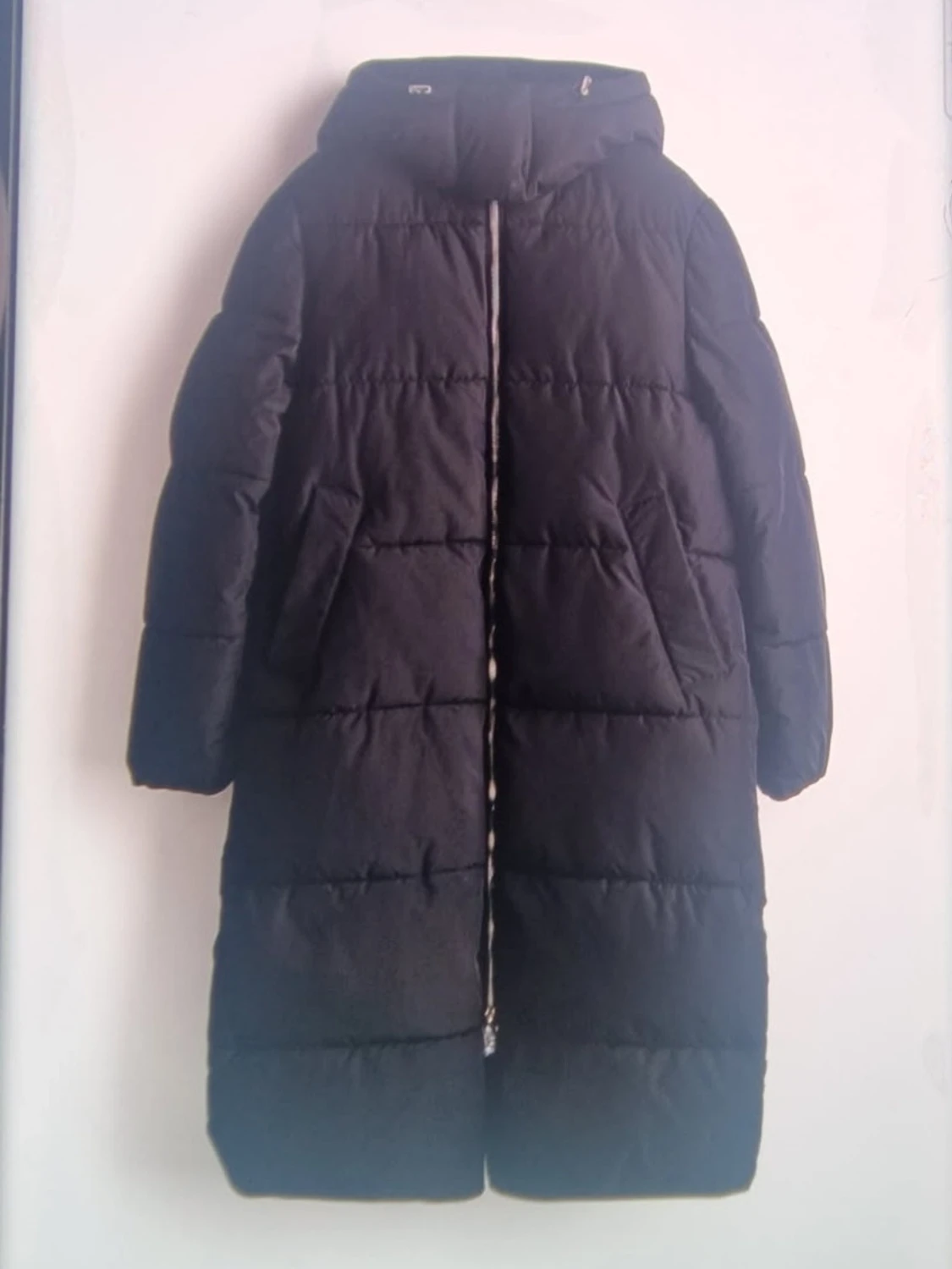 Svart lång pufferjacka med huva - 1