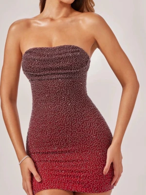 Ohpolly Mini dress Basel - Säljer denna super snygga klänning som inte längre säljs på OhPolly! (Basel)🌸 Den är ny, helt oanvänd, bara testad! Köpte den för snart 2 år sen, men råkade köpa för liten storlek, och glömde att returnera! Den är storlek 6, vilket motsvara XS/S. Som sagt helt ny, och nypris ligger på 1300kr≈, därav priset! Priset kan gå att diskutera vid snabbaffär! Vid frågor är det bara att skriva PM🤍