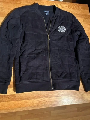 Gant tröja - Schysst tröja från Gant med dragkedja. Storlek 158/164. Bra skick, använd med omsorg. 