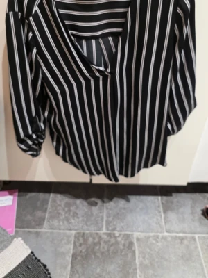 Stradivarius blus L  - Vacker blus från Stradivarius 